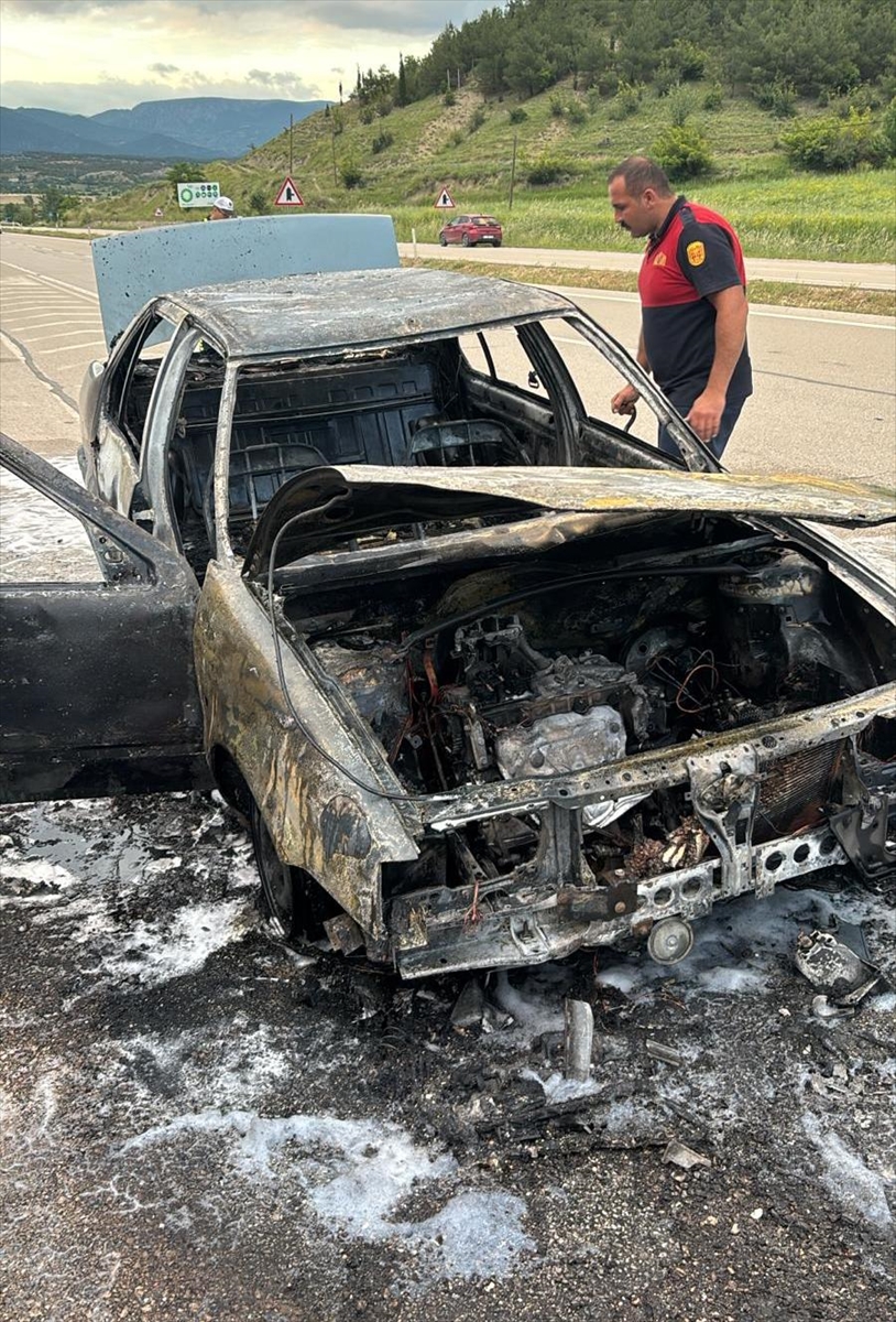 Sinop'ta seyir halindeki otomobil yandı
