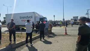 ŞIRNAK (AA) – Şırnak'ın Cizre ilçesinde kamyonun çarpması sonucu 17