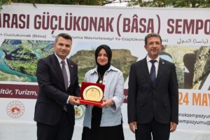 - İki gün sürecek sempozyumda, 15 ülkeden 70'i aşkın akademisyen