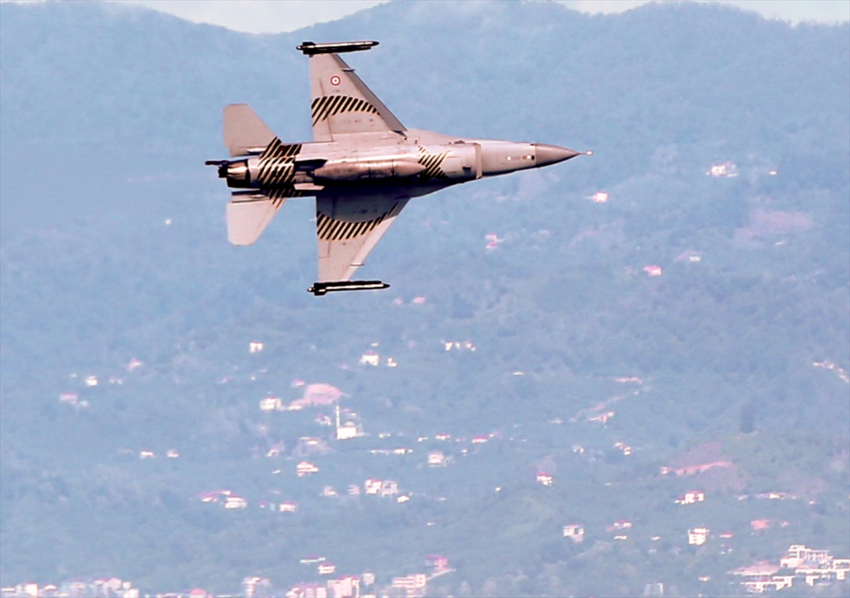 SOLOTÜRK Giresun'da prova uçuşu yaptı