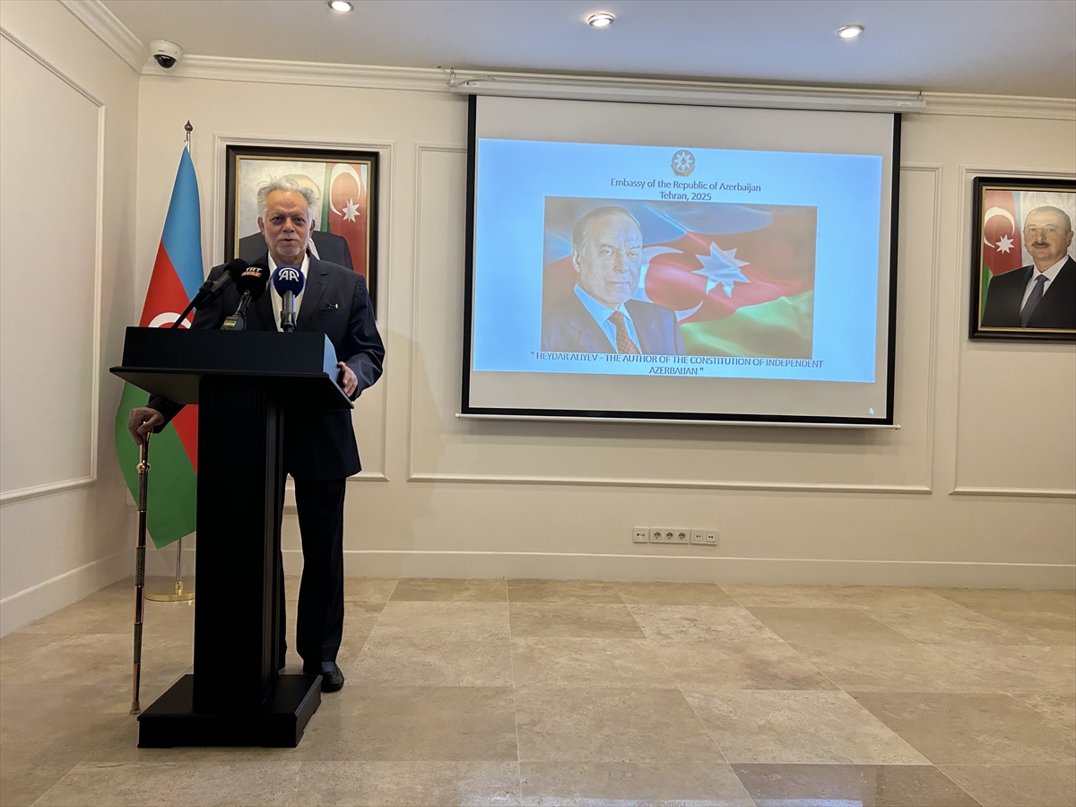 Tahran'da Azerbaycan'ın ulusal lideri Haydar Aliyev doğumunun 102'nci yılında anıldı