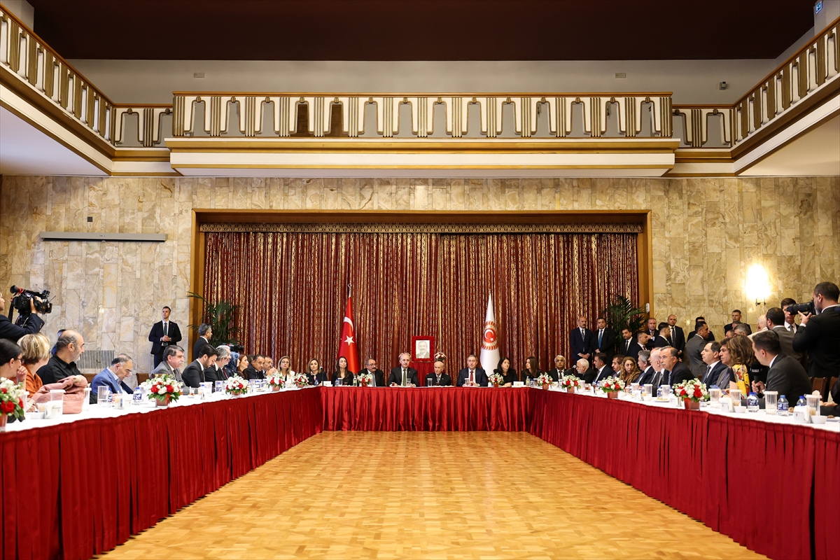 TBMM Başkanı Kurtulmuş, Sırrı Süreyya Önder için DEM Parti'ye Meclis'te taziye ziyaretinde bulundu: