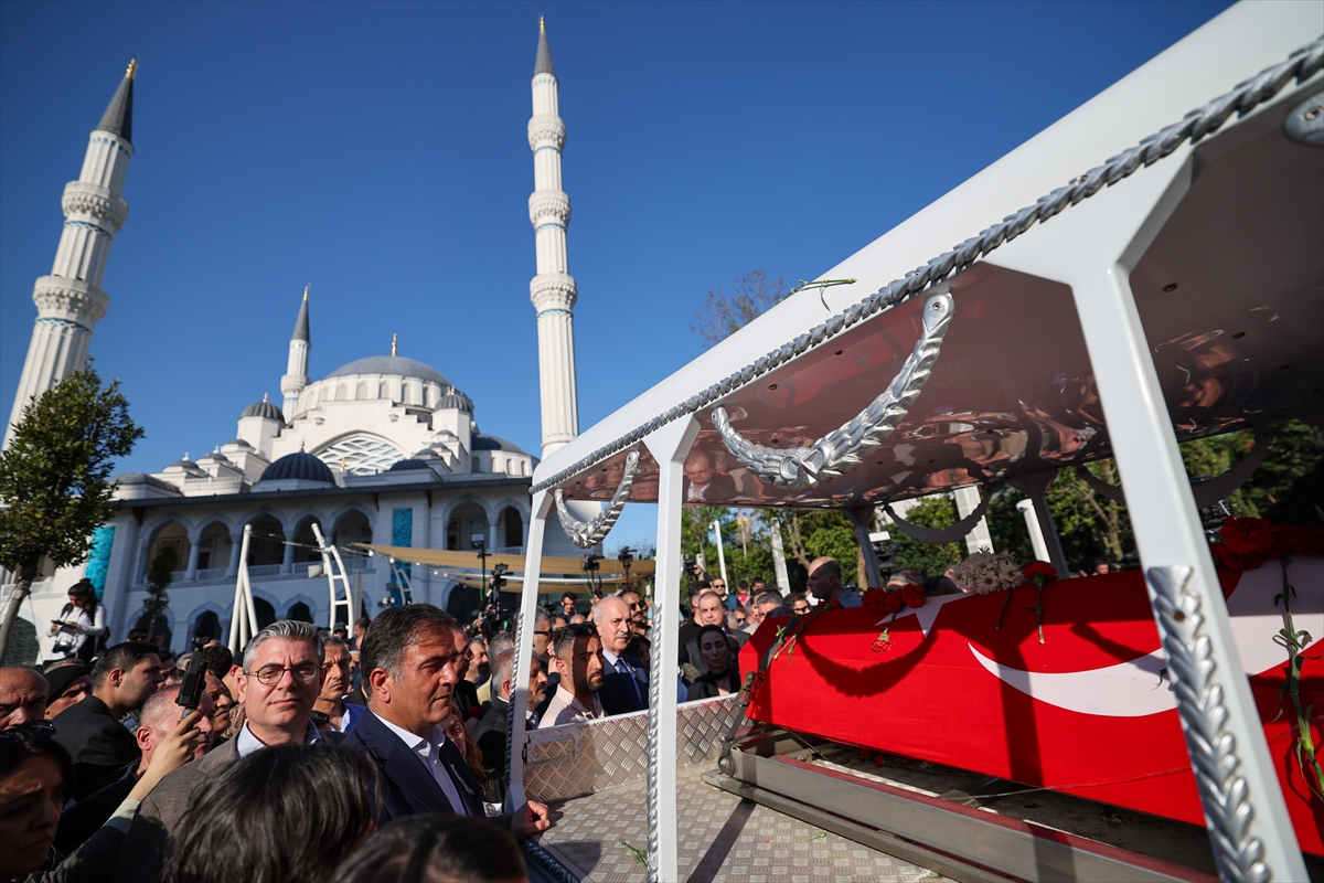 TBMM Başkanvekili Önder'in cenazesi Zincirlikuyu Mezarlığı'na defnedildi