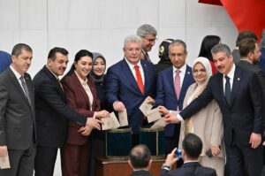 TBMM (AA) – TBMM Genel Kurulunda, Yeni Yol Partisi, İYİ