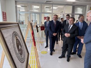 TEKİRDAĞ (AA) – Tekirdağ'da el sanatları, kıyafet dikimi ve resim