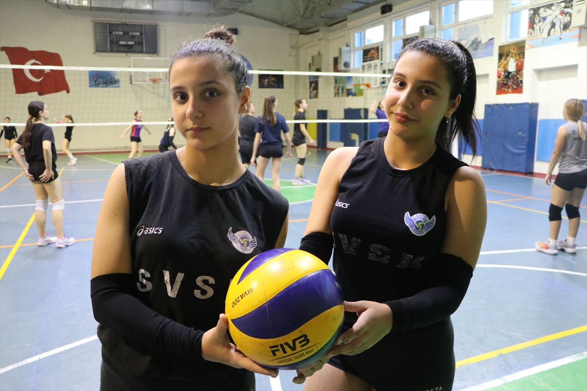 Tekirdağlı ikiz voleybolcuların hedefi milli forma