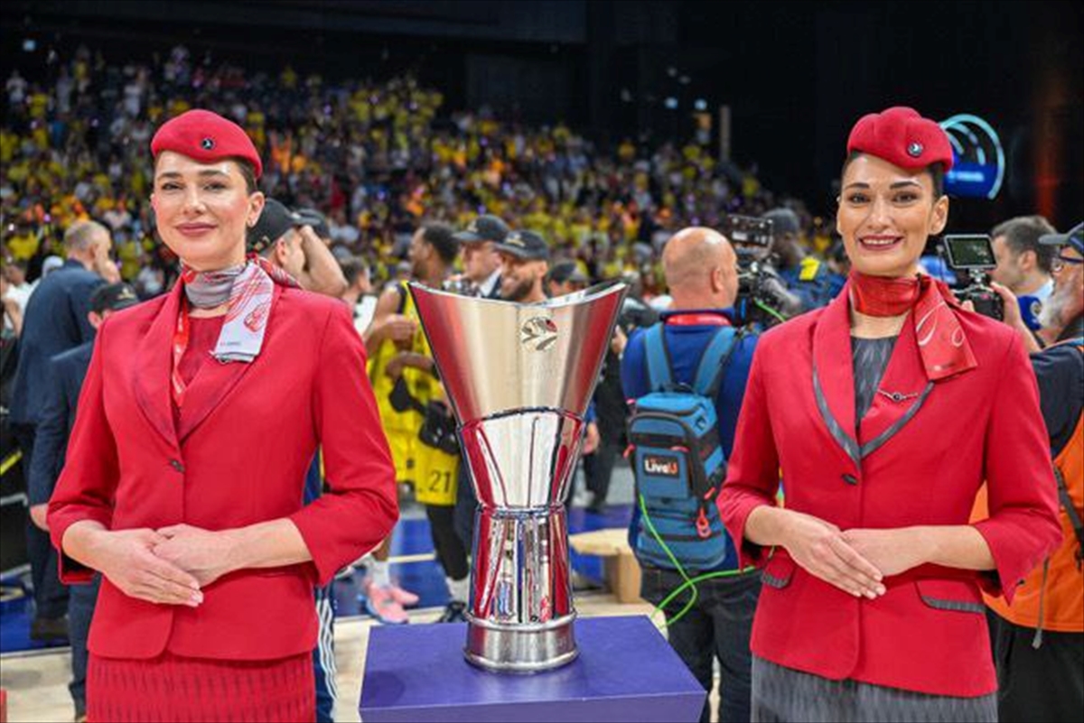 THY şampiyon Fenerbahçe Beko oyuncularını mil ile ödüllendirdi