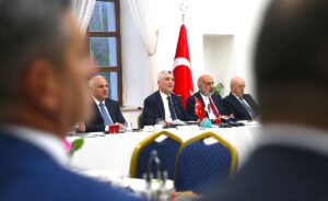 DİYARBAKIR (AA) – Ticaret Bakanı Ömer Bolat, "Ticaret savaşlarının kızıştığı