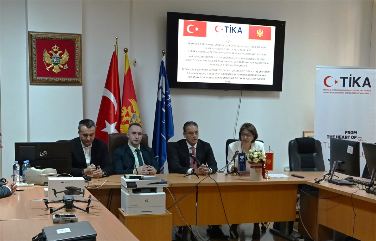 TİKA'dan Karadağ Üniversitesi Tarih Enstitüsüne teknik ekipman desteği