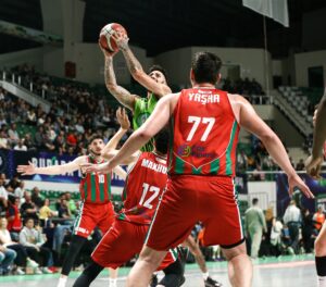 - TOFAŞ: 90 - Karşıyaka: 76