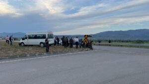 TOKAT (AA) – Tokat'ın Erbaa ilçesinde minibüs ile traktörün çarpışması