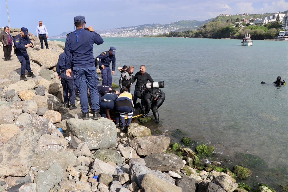 Trabzon'da bir çocuk denizde boğuldu, arkadaşı ise boğulma tehlikesi geçirdi