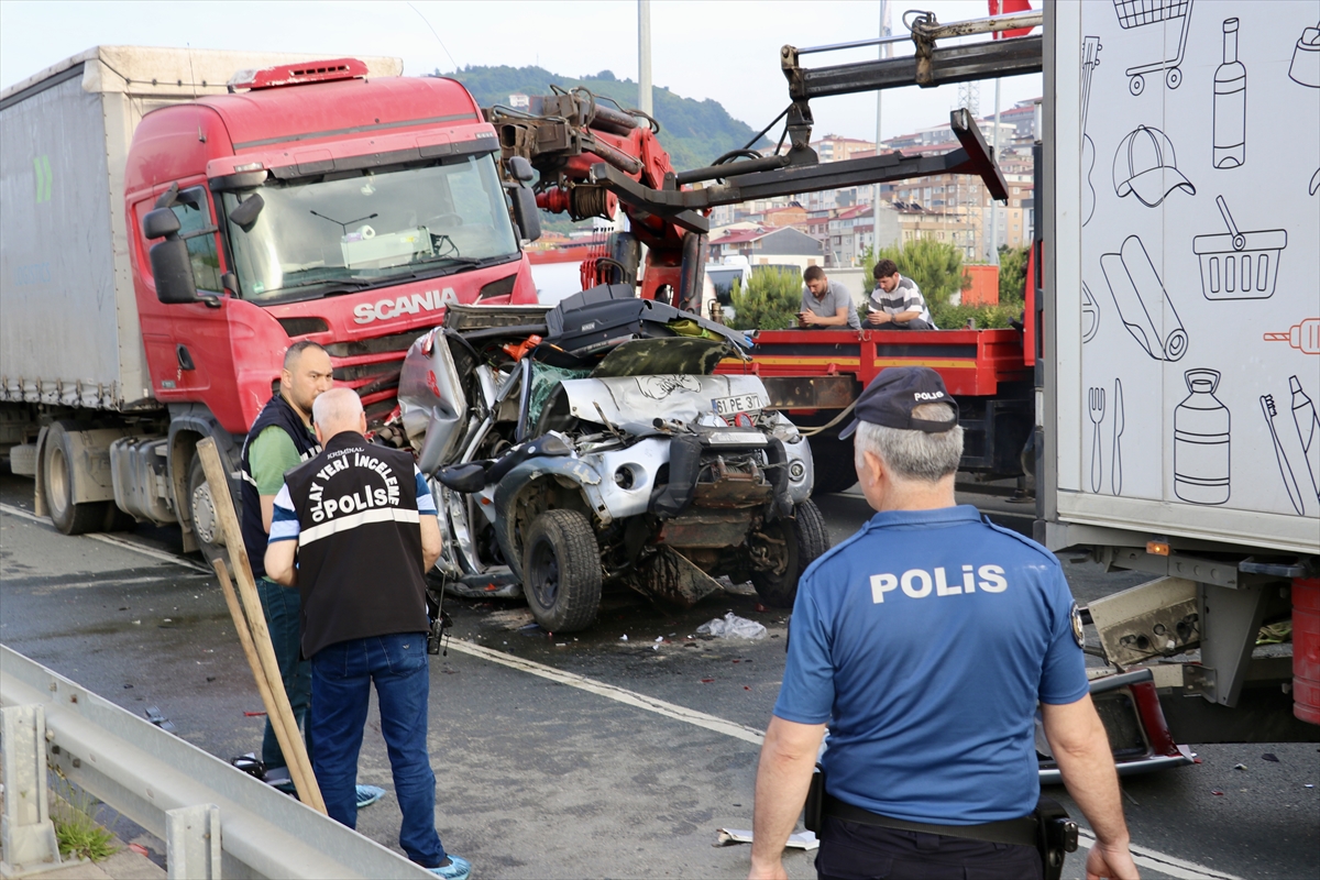 Trabzon'da zincirleme trafik kazasında 3 kişi yaralandı