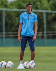 - Bordo-mavili takımda sakatlık ve cezaları nedeniyle 10 oyuncu kadroda