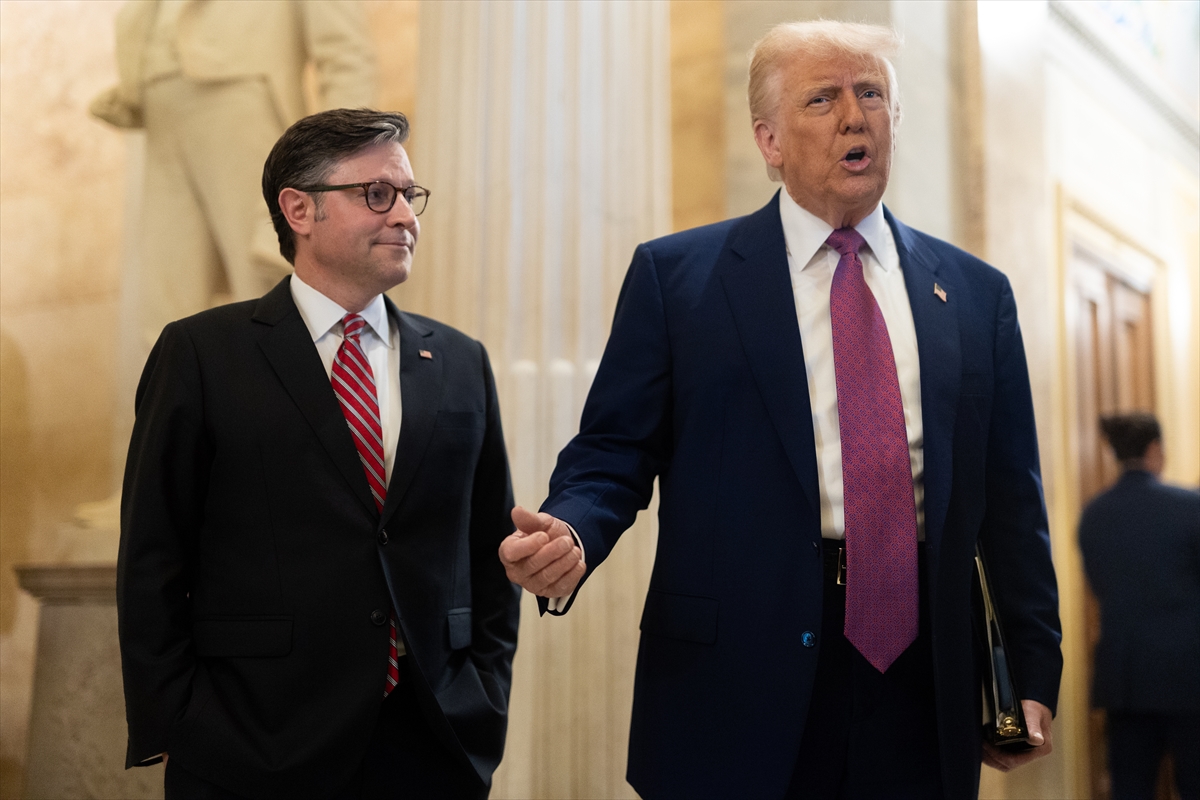 Trump, vergi indirimi tasarısı için Kongredeki Cumhuriyetçilerle bir araya geldi