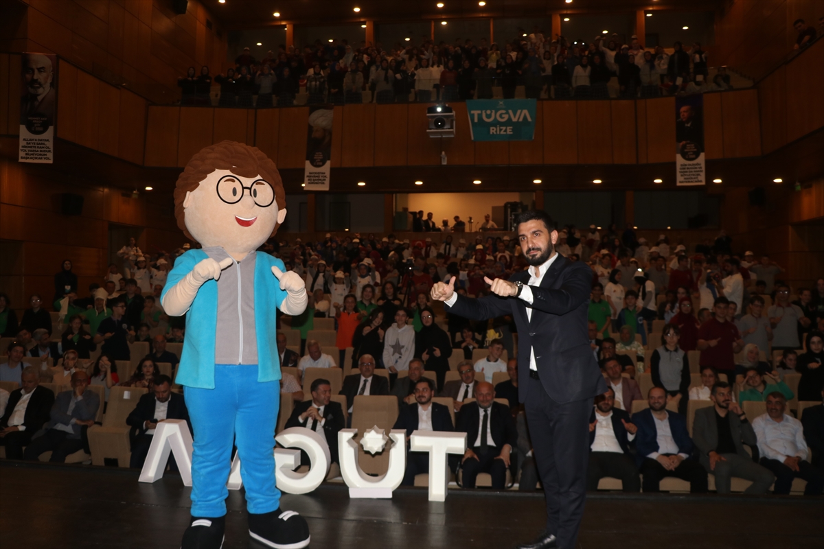 TÜGVA Genel Başkanı Beşinci, Rize ve Artvin'de yaz okulu tanıtım törenine katıldı
