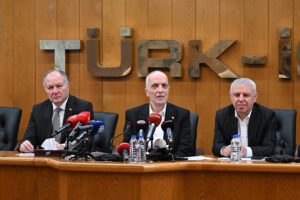 - "Bundan 2 sene evvel kamu sözleşmelerini imzaladık. Aradan kısa