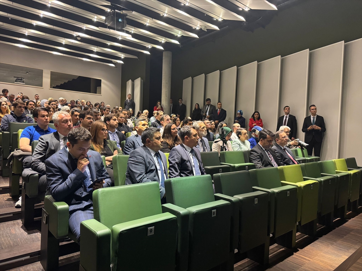 Türk savunma sanayi firmaları Berlin'de öğrencilerle buluştu