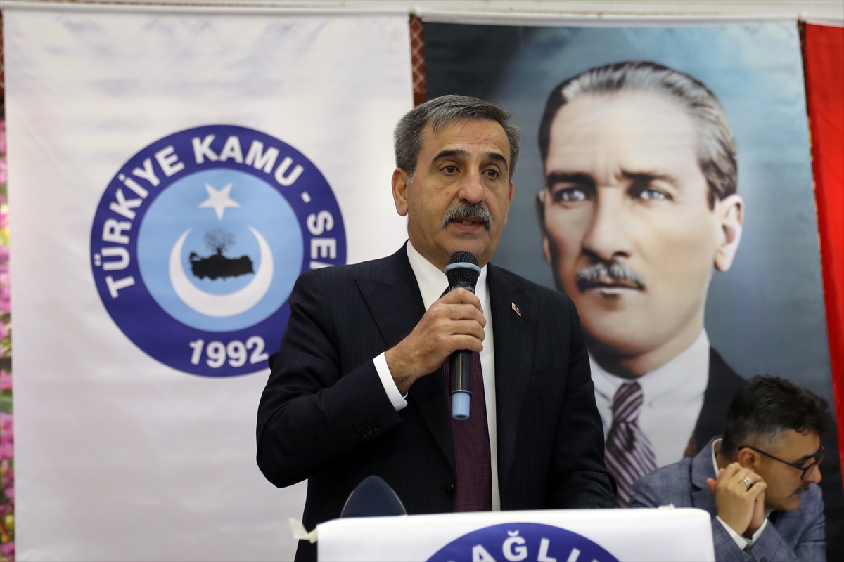 Türkiye Kamu-Sen Genel Başkanı Önder Kahveci, Iğdır'da konuştu: