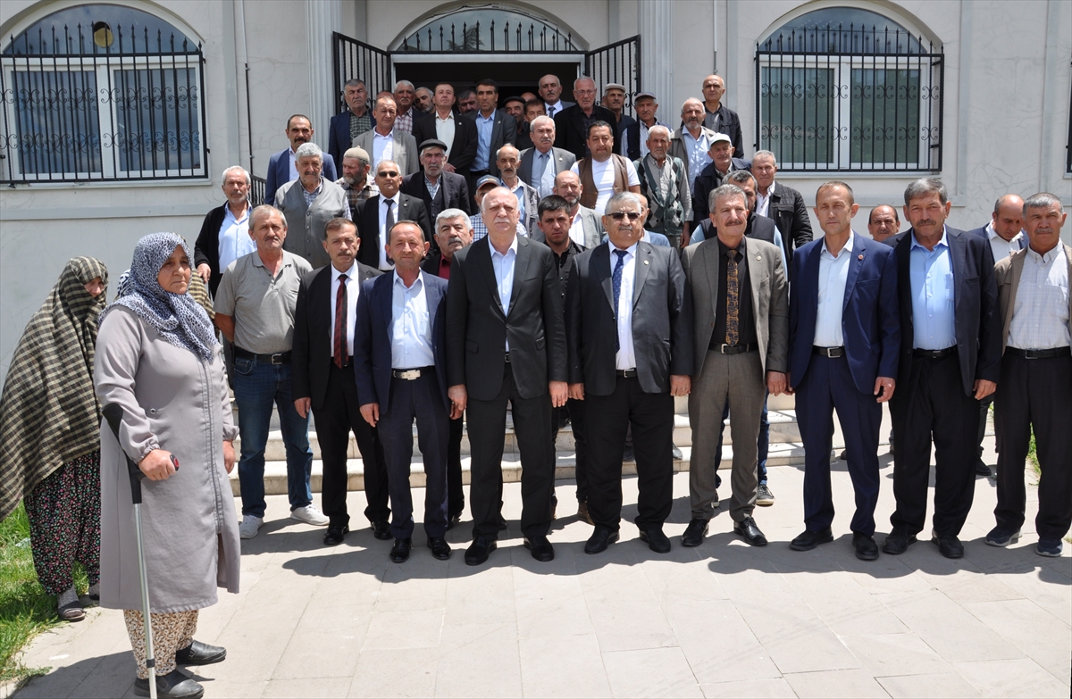 TZOB Genel Başkanı Bayraktar, Kütahya'da zirai dondan etkilenen kiraz bahçelerini inceledi