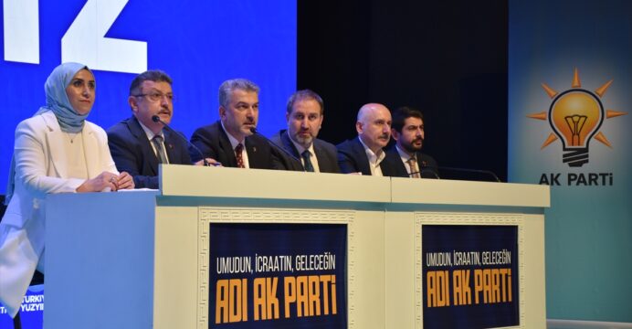 Ulaştırma ve Altyapı Bakanı Uraloğlu, Trabzon'da partisinin il danışma toplantısında konuştu: