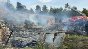 UŞAK (AA) – Uşak'ın Ulubey ilçesinde ahırda çıkan yangında 54