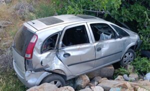 UŞAK (AA) – Uşak'ta otomobilin devrilmesi sonucu 4 kişi yaralandı.