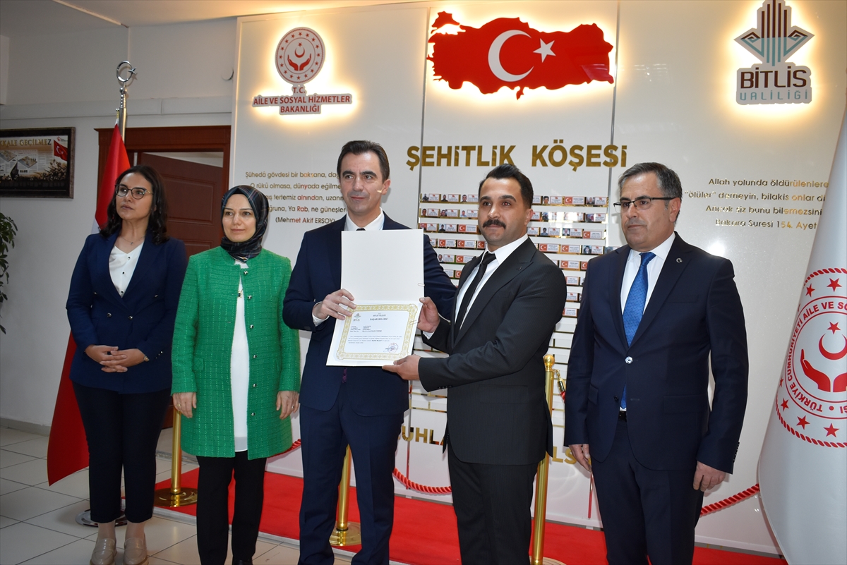 Van ve Bitlis'te Aile Haftası kapsamında yürüyüş düzenlendi