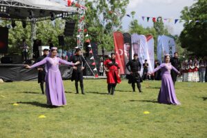 VAN – Van'ın Erciş ilçesinde bu yıl 12'ncisi düzenlenen "Uluslararası