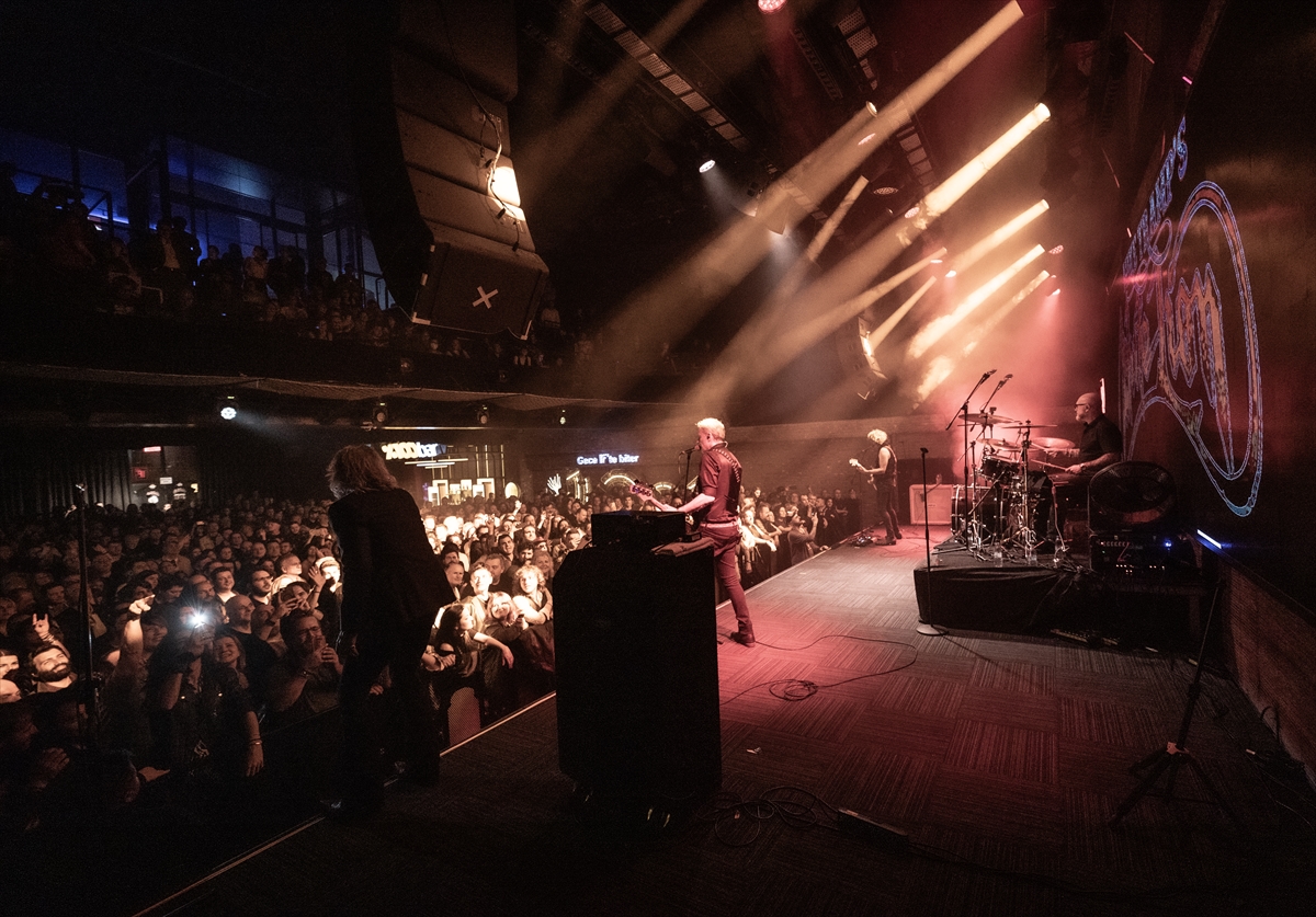 White Lion grubu İstanbul'da konser verdi
