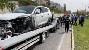 YOZGAT (AA) – Yozgat'ta 6 otomobilin karıştığı zincirleme trafik kazasında