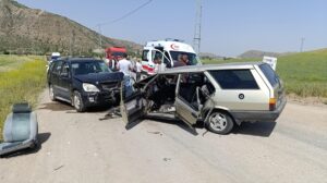YOZGAT (AA) – Yozgat'ın Yerköy ilçesinde cip ile otomobilin çarpışması