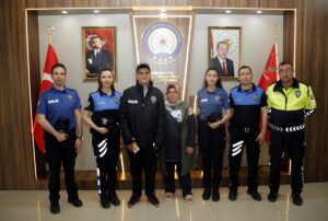 YOZGAT (AA) – Yozgat'ta Emniyet Müdürlüğü ekipleri, otizmli çocuğun polis