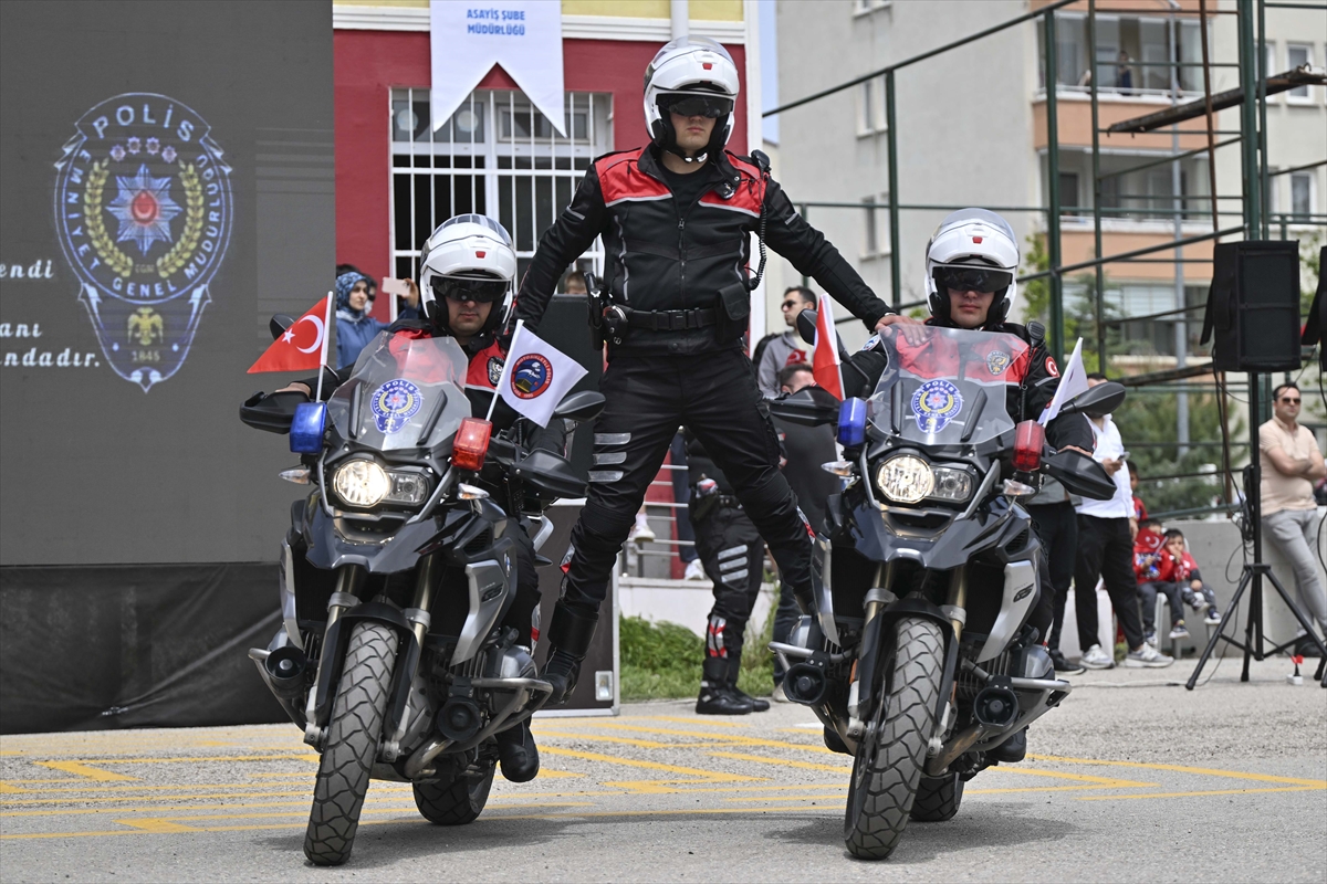 Yunus polisler, 19 Mayıs etkinlikleri kapsamında gösteri yaptı