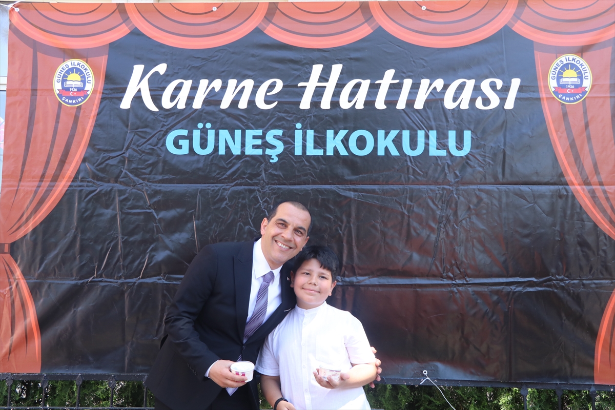 23 Nisan'da vali olan çocuğun “Karne günü okullarda dondurma dağıtılsın” talimatı yerine getirildi