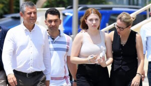 MANİSA (AA) – CHP Genel Başkanı Özgür Özel, elektrik akımına