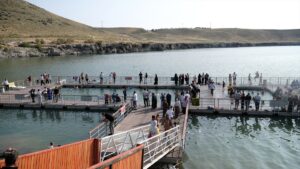 KONYA (AA) – Konya'nın Karapınar ilçesinde bulunan Acıgöl, Kurban Bayramı