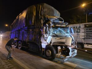 ADANA (AA) – Adana-Pozantı Otoyolu'nda meydana gelen maddi hasarlı trafik