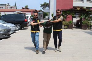 ADANA (AA) – Adana'da 2 genci otoyol kenarında darbeden şüpheli,