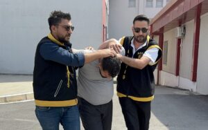 ADANA (AA) – Adana'da annesini çalıştığı kebapçıda bıçakla öldüren zanlının