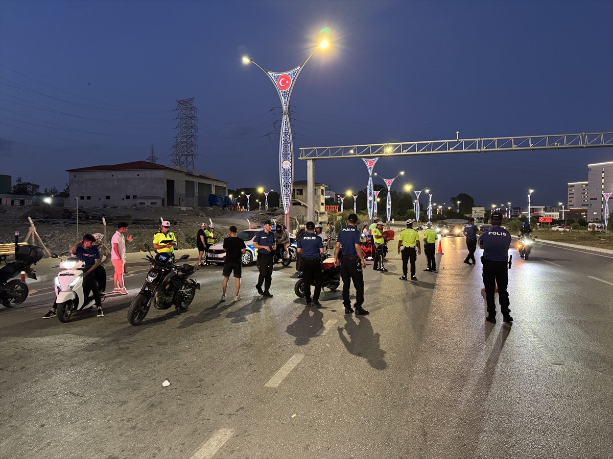 Adana'da denetimlerde 16 motosiklet trafikten menedildi