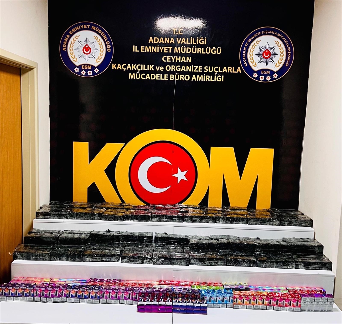Adana'da kamyonette gümrük kaçağı elektronik sigara ele geçirildi