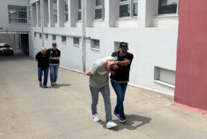 ADANA (AA) – Adana'da polis ekiplerince düzenlenen uyuşturucu operasyonunda yakalanan