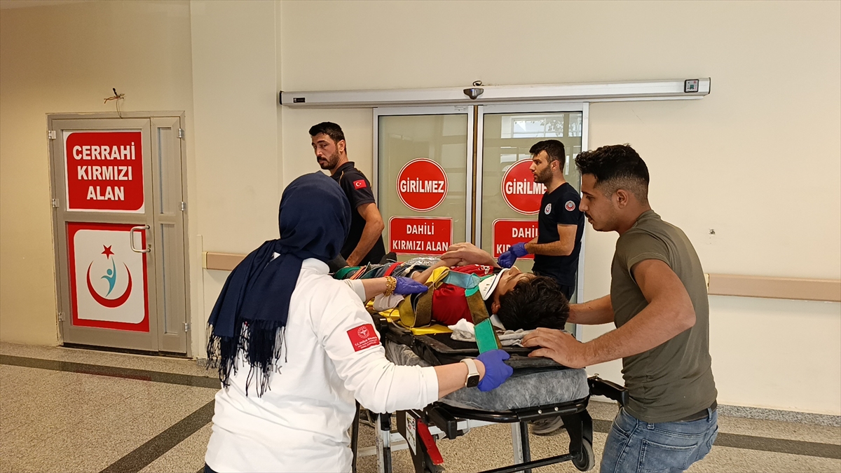 Adıyaman'da üzerine iskele parçası düşen işçi ağır yaralandı