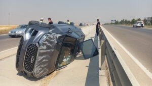 AFYONKARAHİSAR (AA) – Afyonkarahisar'ın Sandıklı ilçesinde devrilen otomobildeki 1 kişi