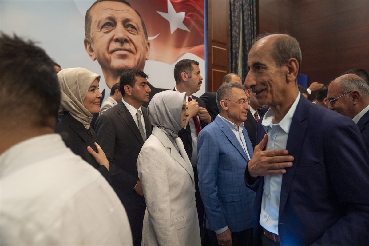 AK Parti teşkilatları Genel Merkez'de bayramlaştı