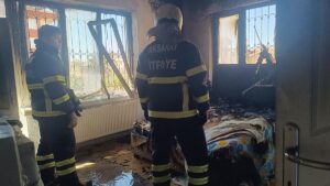 AKSARAY (AA) – Aksaray'da bir apartmanın giriş katında çıkan yangına