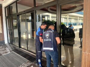 ANTALYA (AA) – Antalya'nın Alanya ilçesinde ruhsatsız çalıştırıldığı belirtilen otelin
