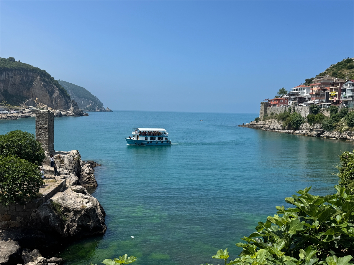 Amasra, bayram tatilinde nüfusunun 10 katı misafir ağırlıyor