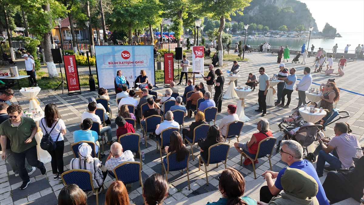Amasra'da “Bilim Kafe” etkinliğinde Amastris antik kentinin tarihi anlatıldı